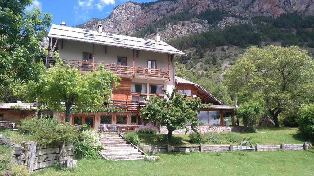 Hotel Restaurant Gites Les 5 Saisons Freissinieres Luaran gambar
