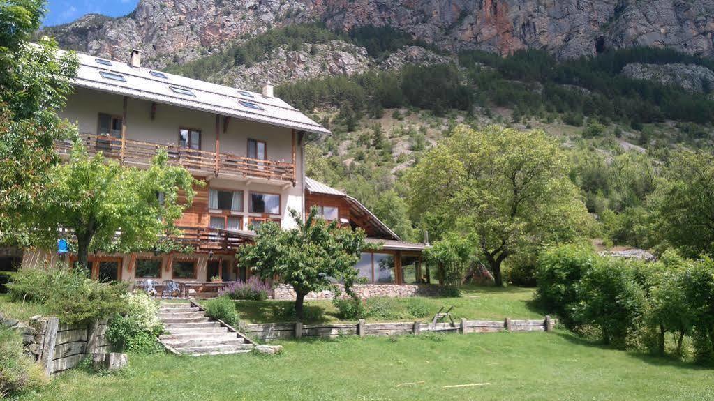 Hotel Restaurant Gites Les 5 Saisons Freissinieres Luaran gambar
